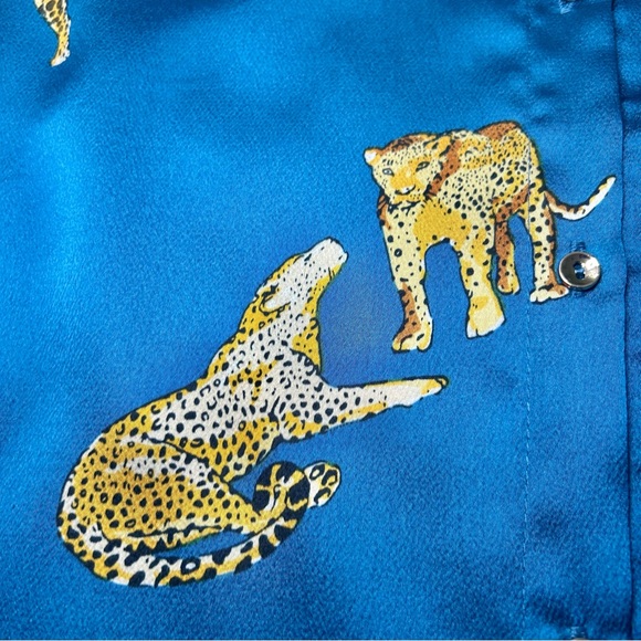 Umgee Blue Button Down Long Sleeve Leopard Novelty Print Blouse Top Size XL - Picture 8 of 16